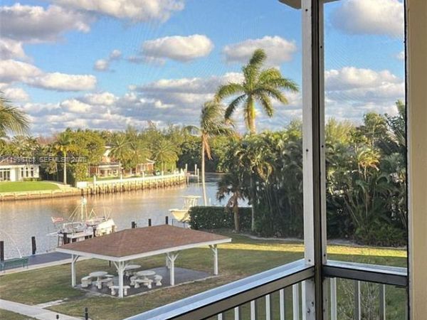 230 N Federal Hwy, Unit 305, Deerfield Beach, FL 33441