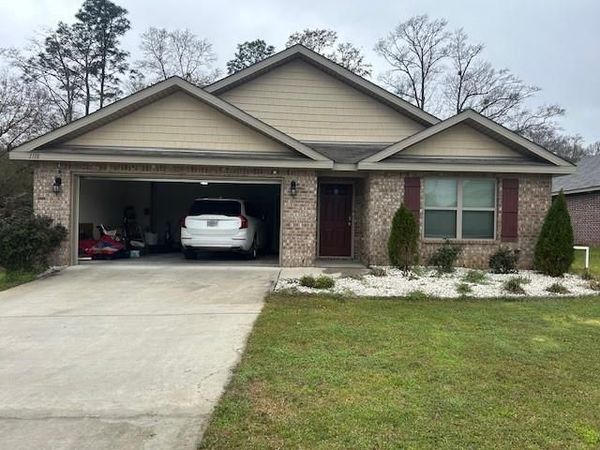 1718 Calgary Drive W, Mobile, AL 36695