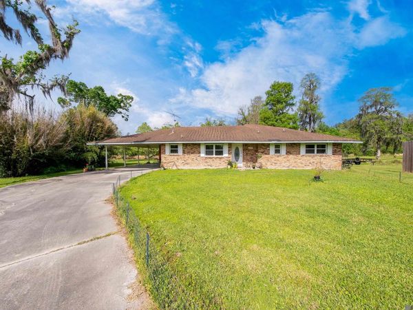 11163 Hwy 22, St Amant, LA 70774