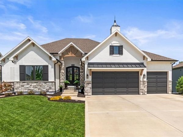2034 SW Red Barn Lane, Lee's Summit, MO 64082