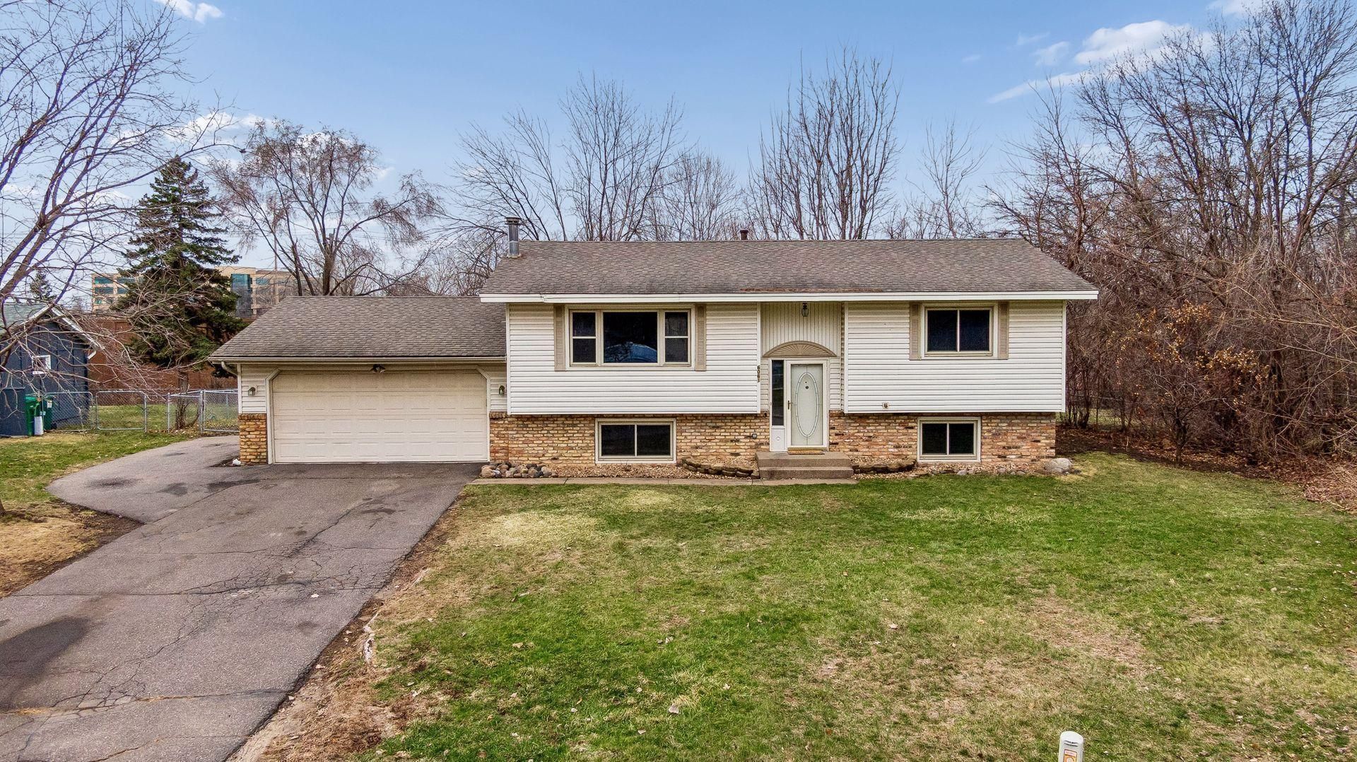 6061 Hillsboro Avenue N, New Hope, MN 55428 Main Photo