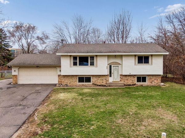 6061 Hillsboro Avenue N, New Hope, MN 55428