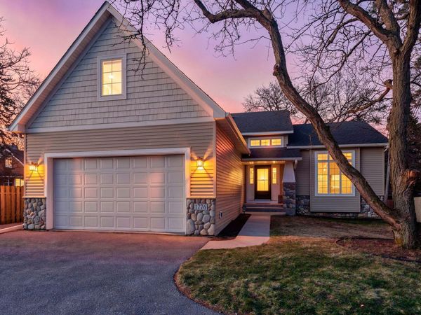 1776 McMenemy Street, Maplewood, MN 55117