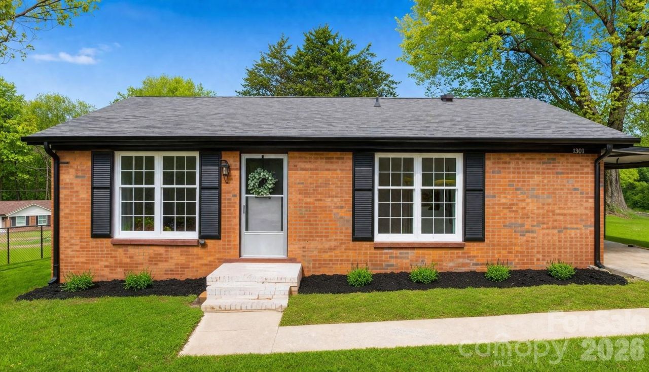 1307 6th Avenue Nw, Conover, NC 28613 Main Photo