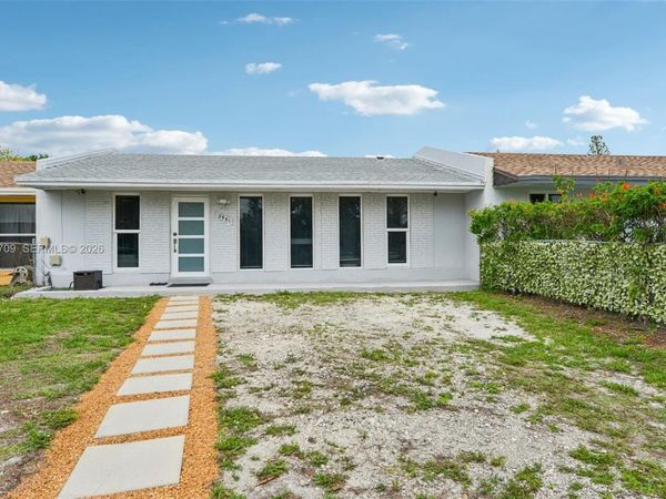2951 NW 195th St, Miami Gardens, FL 33056