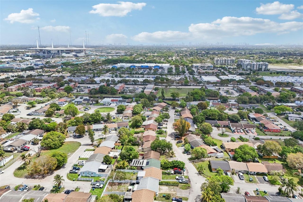 2951 NW 195th St, Miami Gardens, FL 33056 Photo