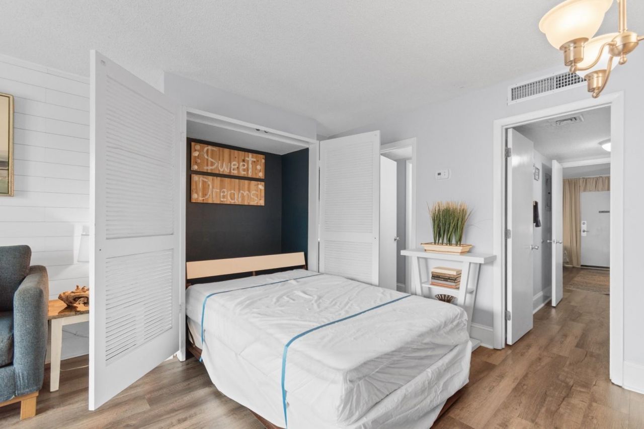 210 75th Ave N  Photo 13