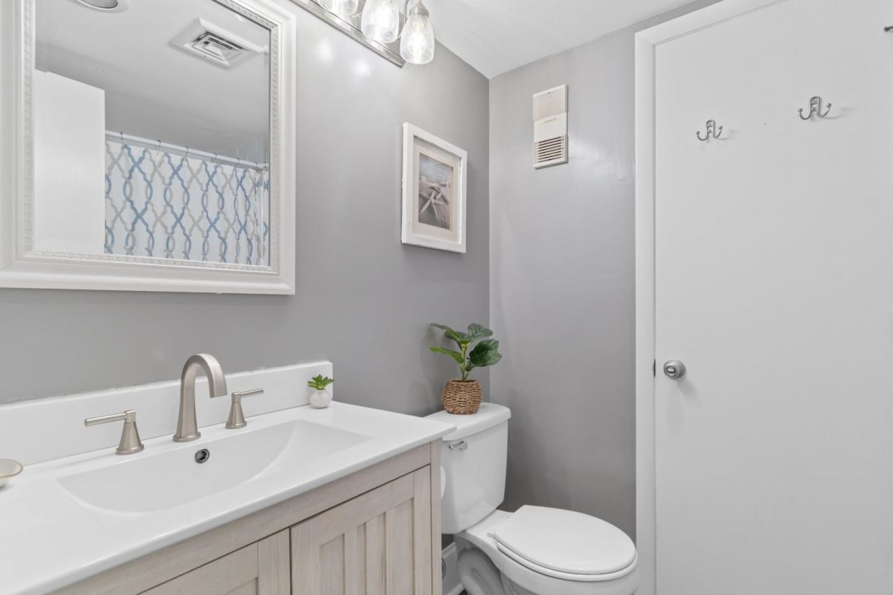 210 75th Ave N  Photo 15