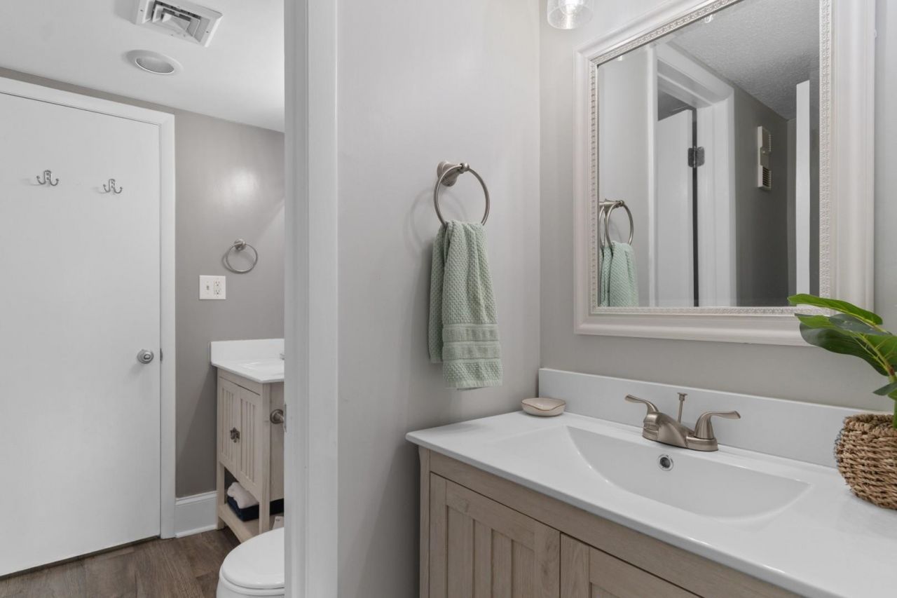 210 75th Ave N  Photo 17