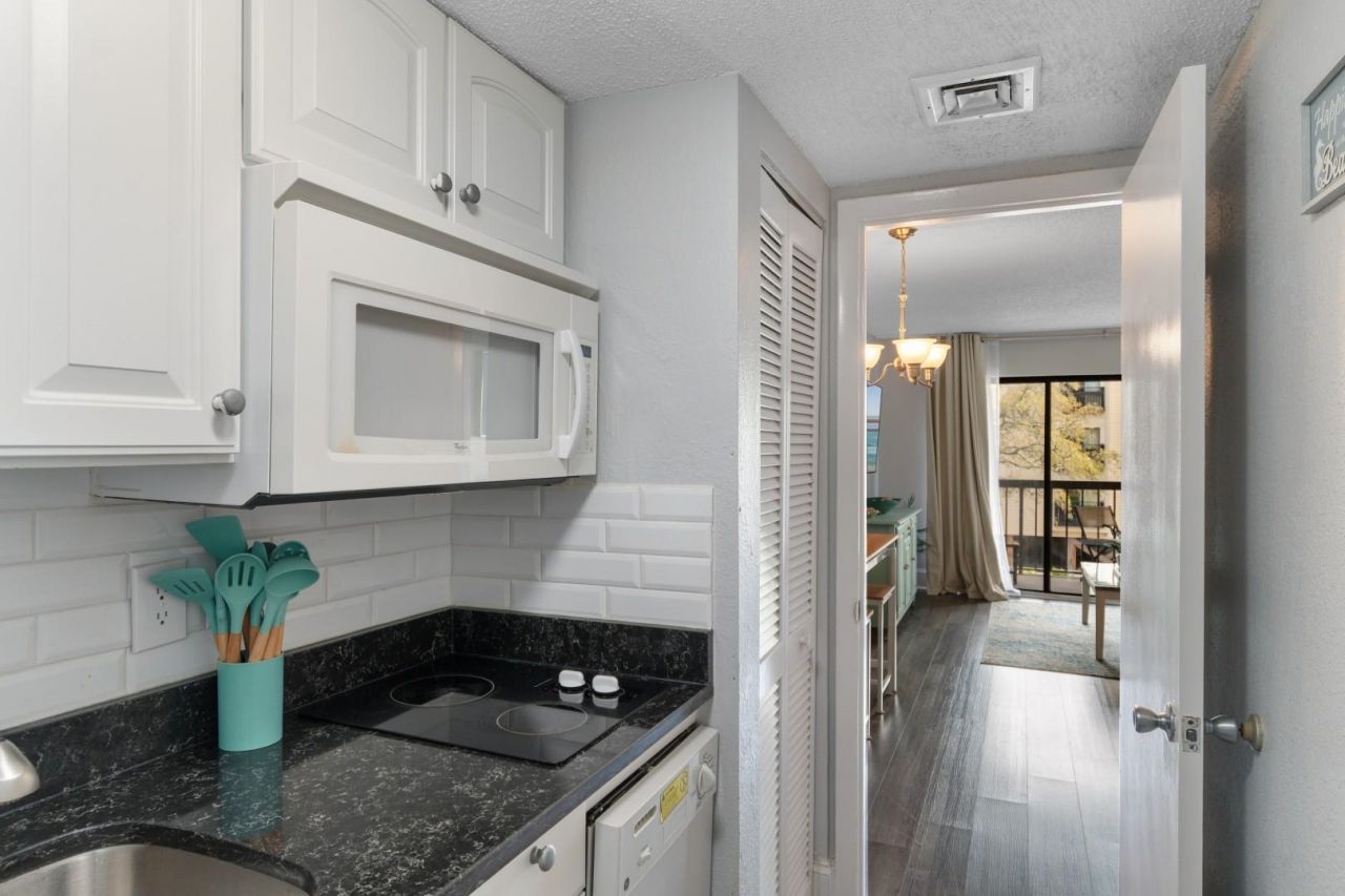 210 75th Ave N  Photo 5