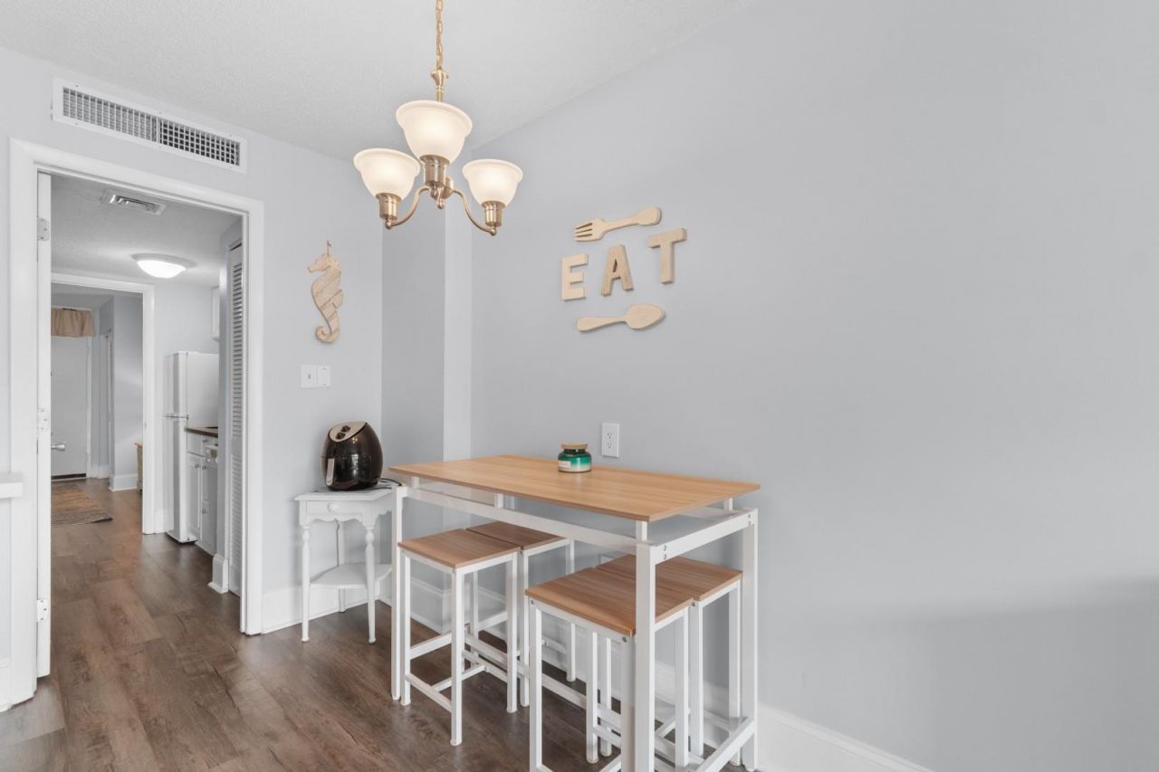 210 75th Ave N  Photo 7