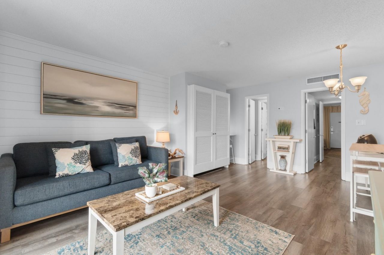 210 75th Ave N  Photo 9