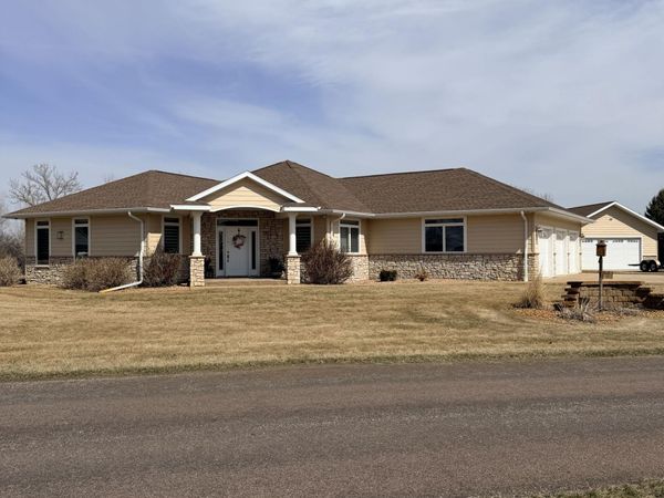 222 COUNTRY CLUB LN LANE, Milbank, SD 57252