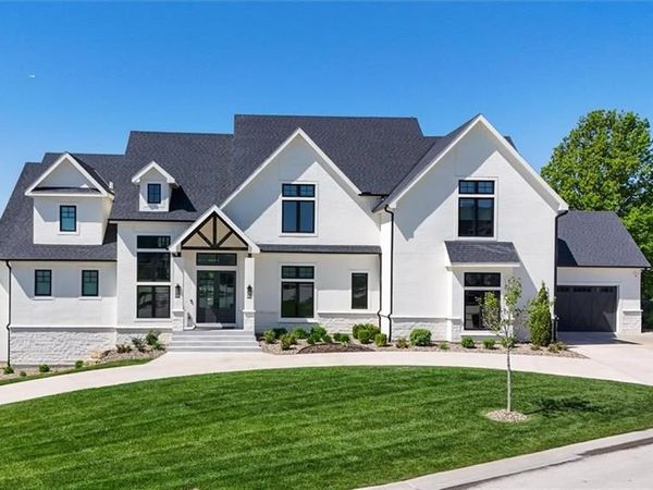 15820 Oakmont Street, Overland Park, KS 66221