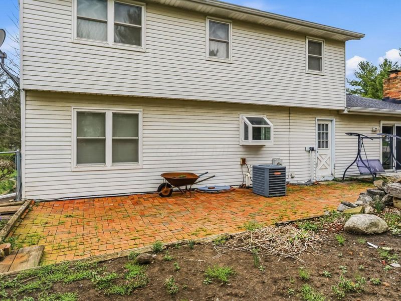 8641 Easton Drive, Pickerington, OH 43147 Photo 5