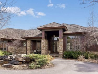 700 Hidden Creek Trail, Mendota Heights, MN 55118