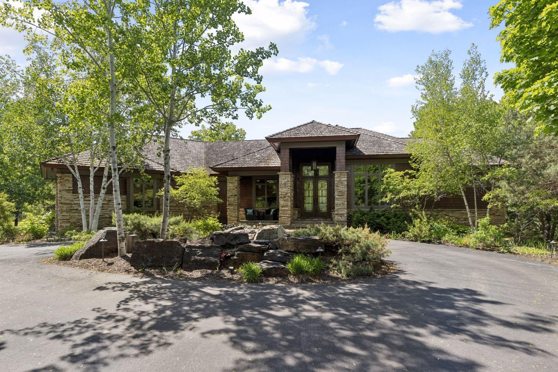 700 Hidden Creek Trail, Mendota Heights, MN 55118