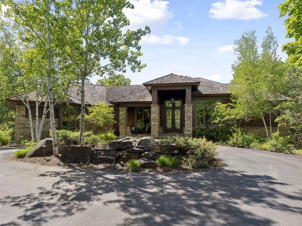 700 Hidden Creek Trail, Mendota Heights, MN 55118