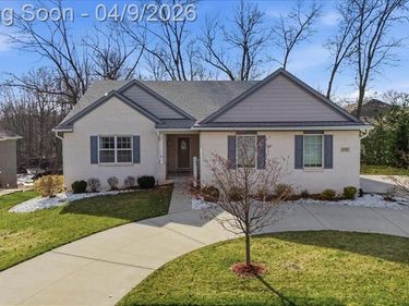 270 Greenan Lane, Orion Twp, MI 48362