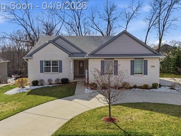 270 Greenan Lane, Orion Twp, MI 48362