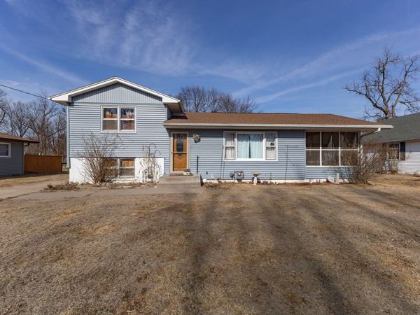 1608 3rd Street, Camanche, IA 52730