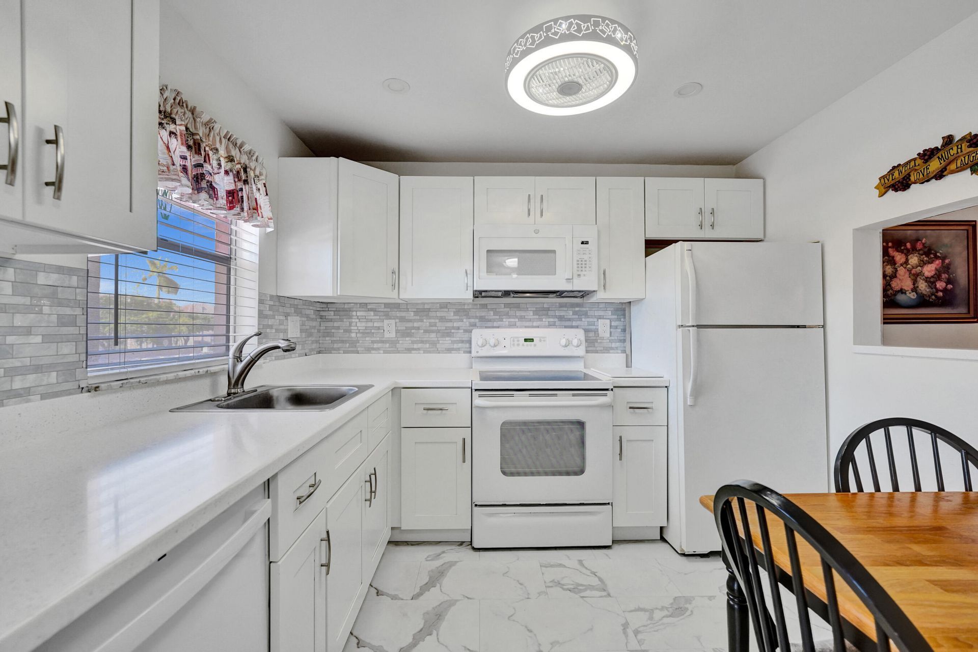 9421 Sunrise Lakes Boulevard, Unit 206, Sunrise, FL 33322 Photo