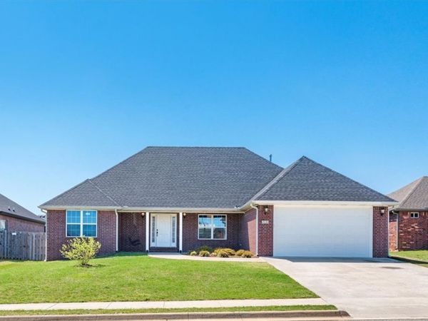 204 Monroe Street , Centerton, AR 72719