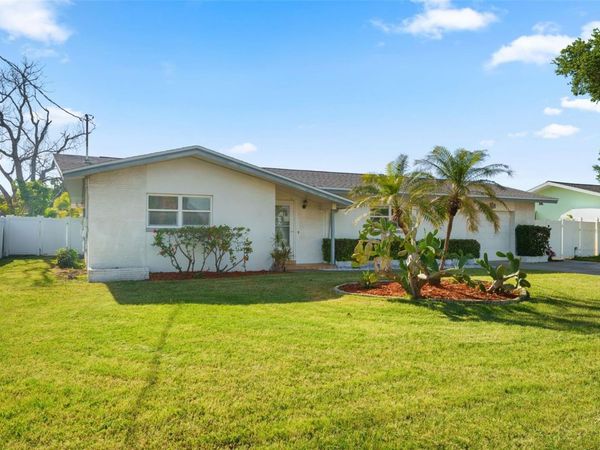 1768 HARBOR CIRCLE E, LARGO, FL 33770