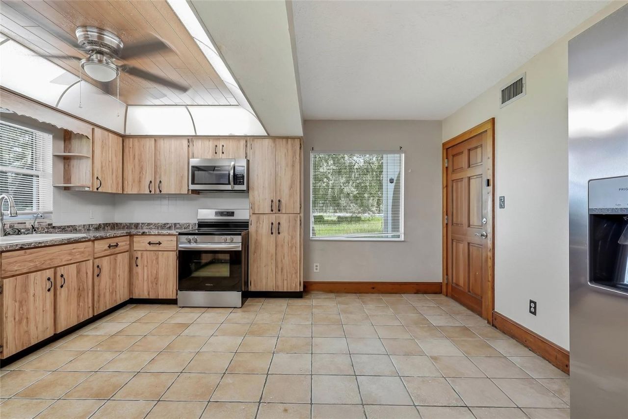 8731 Lithia Pinecrest Road, Lithia, FL 33547 Photo