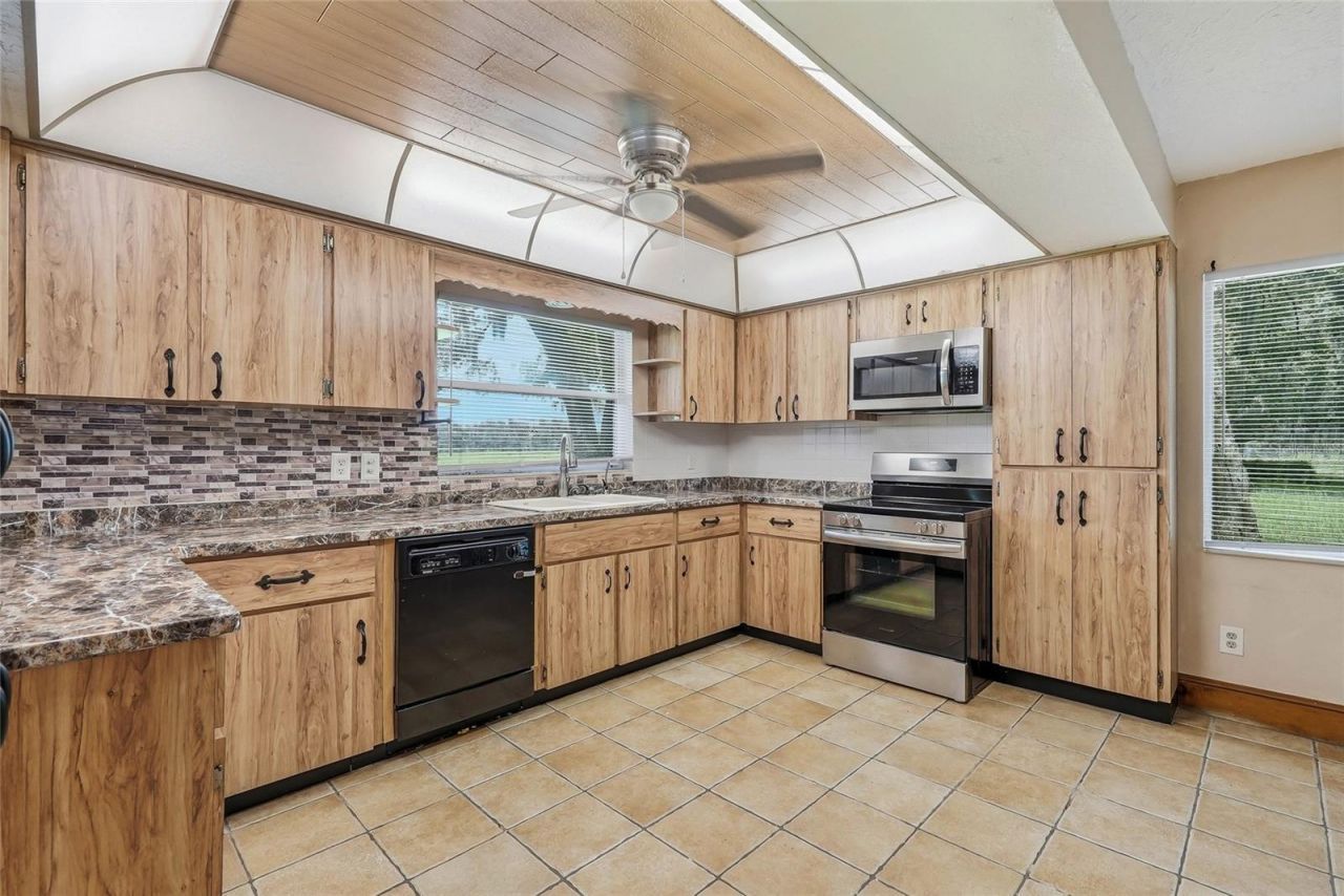 8731 Lithia Pinecrest Road, Lithia, FL 33547 Photo