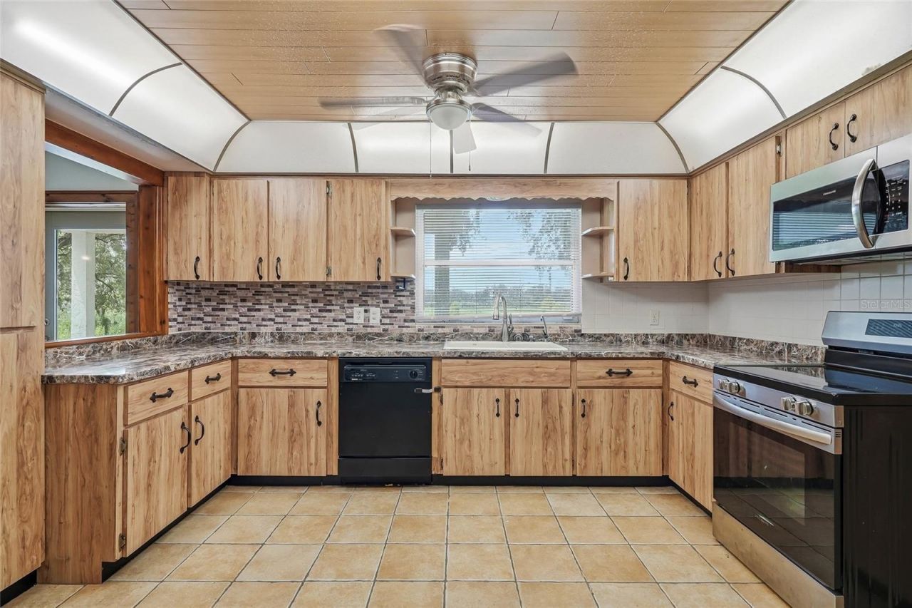 8731 Lithia Pinecrest Road, Lithia, FL 33547 Photo