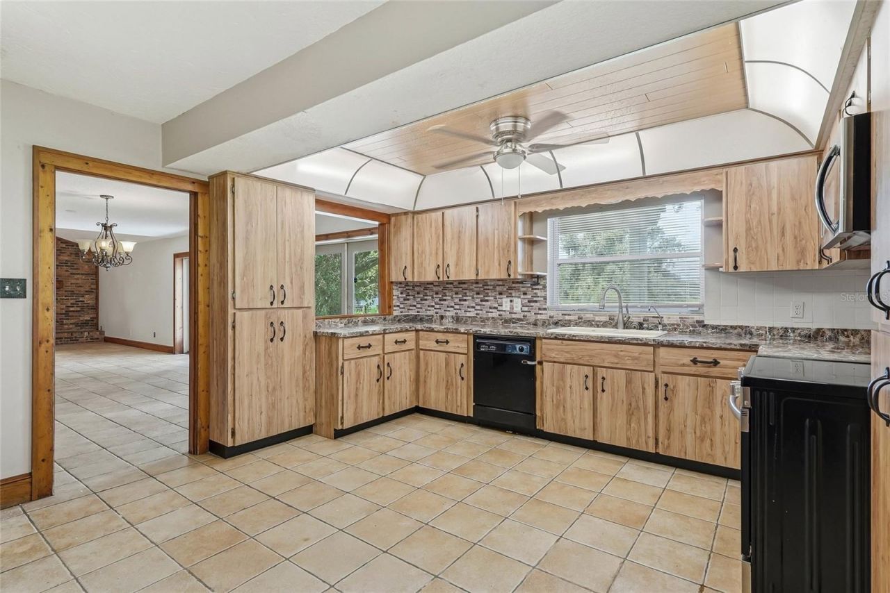 8731 Lithia Pinecrest Road, Lithia, FL 33547 Photo