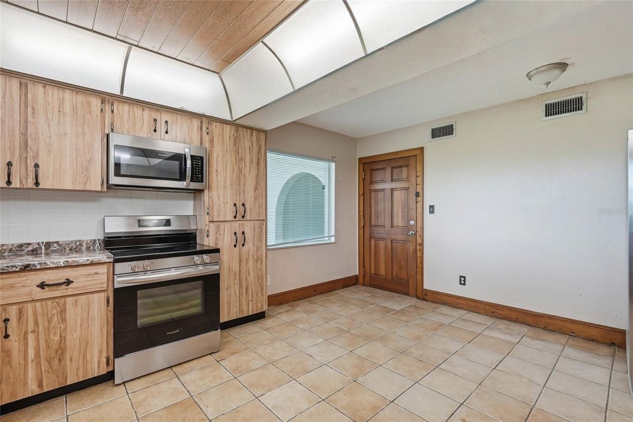 8731 Lithia Pinecrest Road, Lithia, FL 33547 Photo