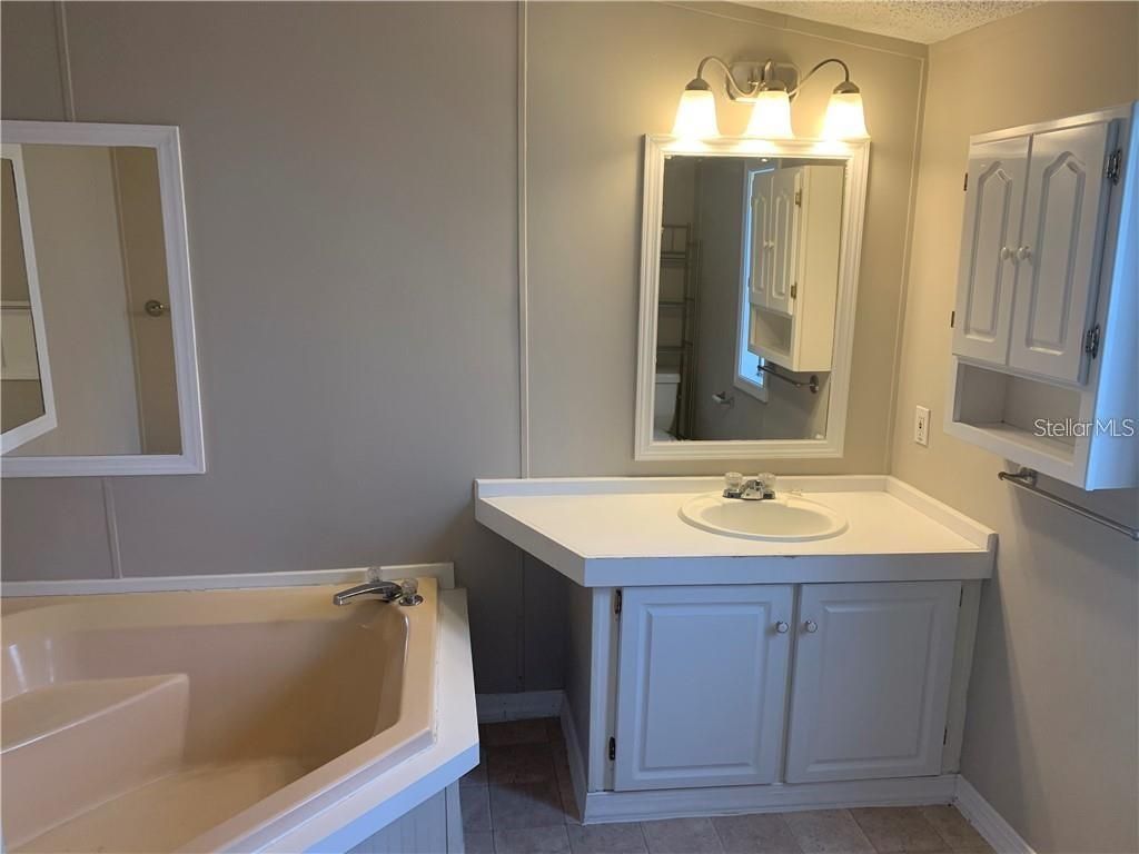 8731 Lithia Pinecrest Road, Lithia, FL 33547 Photo