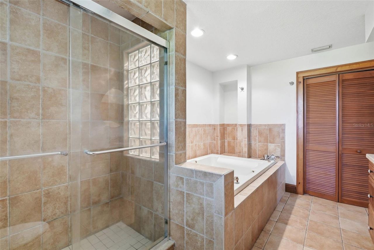 8731 Lithia Pinecrest Road, Lithia, FL 33547 Photo