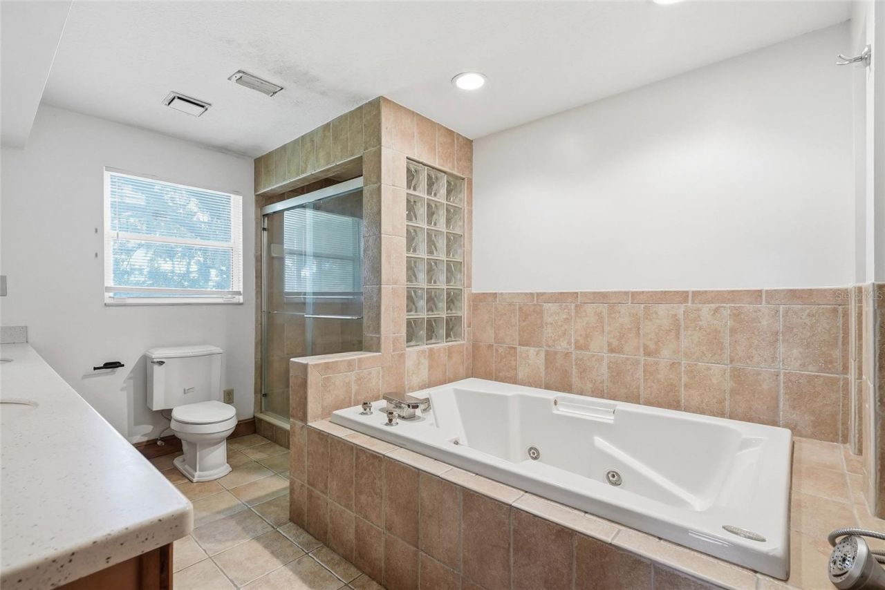 8731 Lithia Pinecrest Road, Lithia, FL 33547 Photo