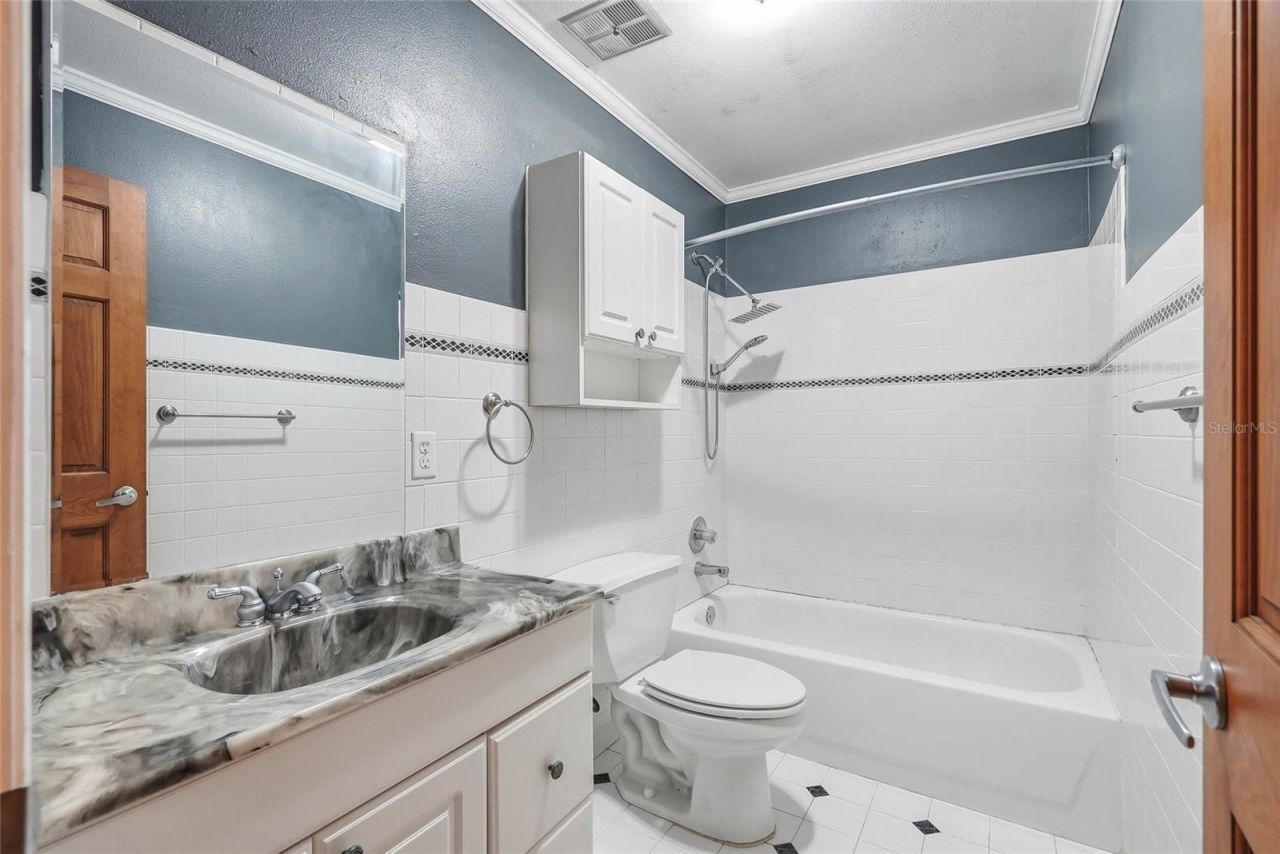 8731 Lithia Pinecrest Road, Lithia, FL 33547 Photo