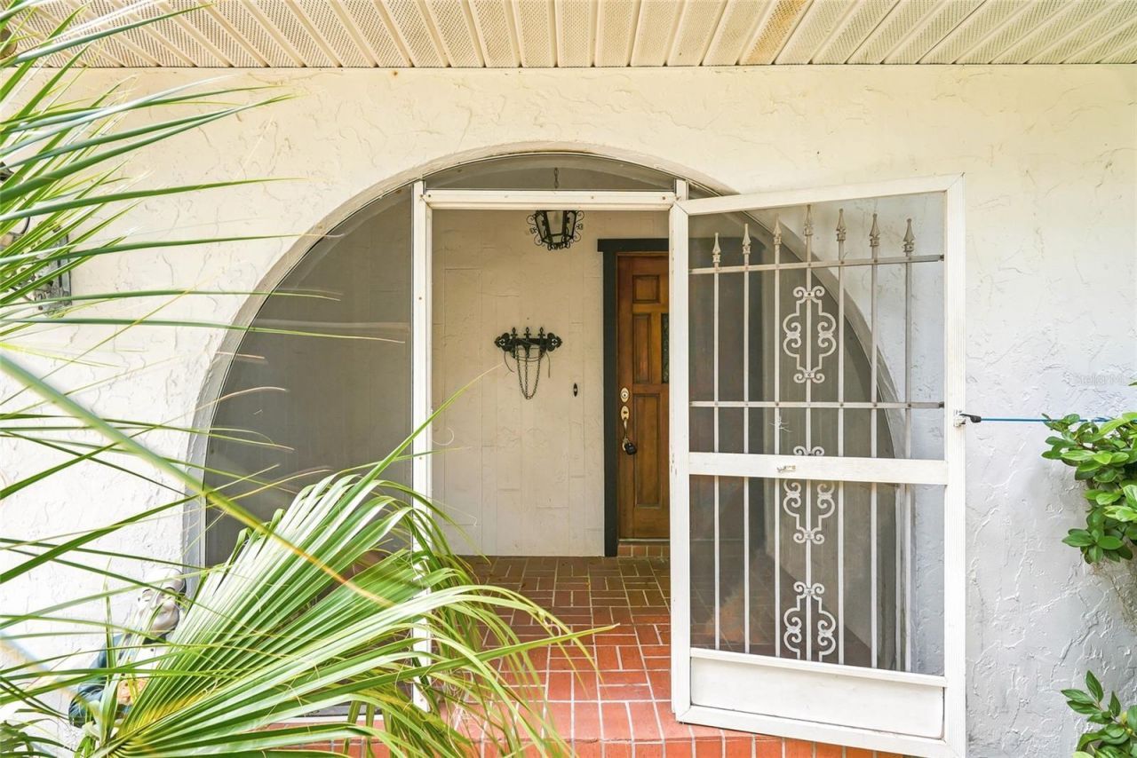 8731 Lithia Pinecrest Road, Lithia, FL 33547 Photo