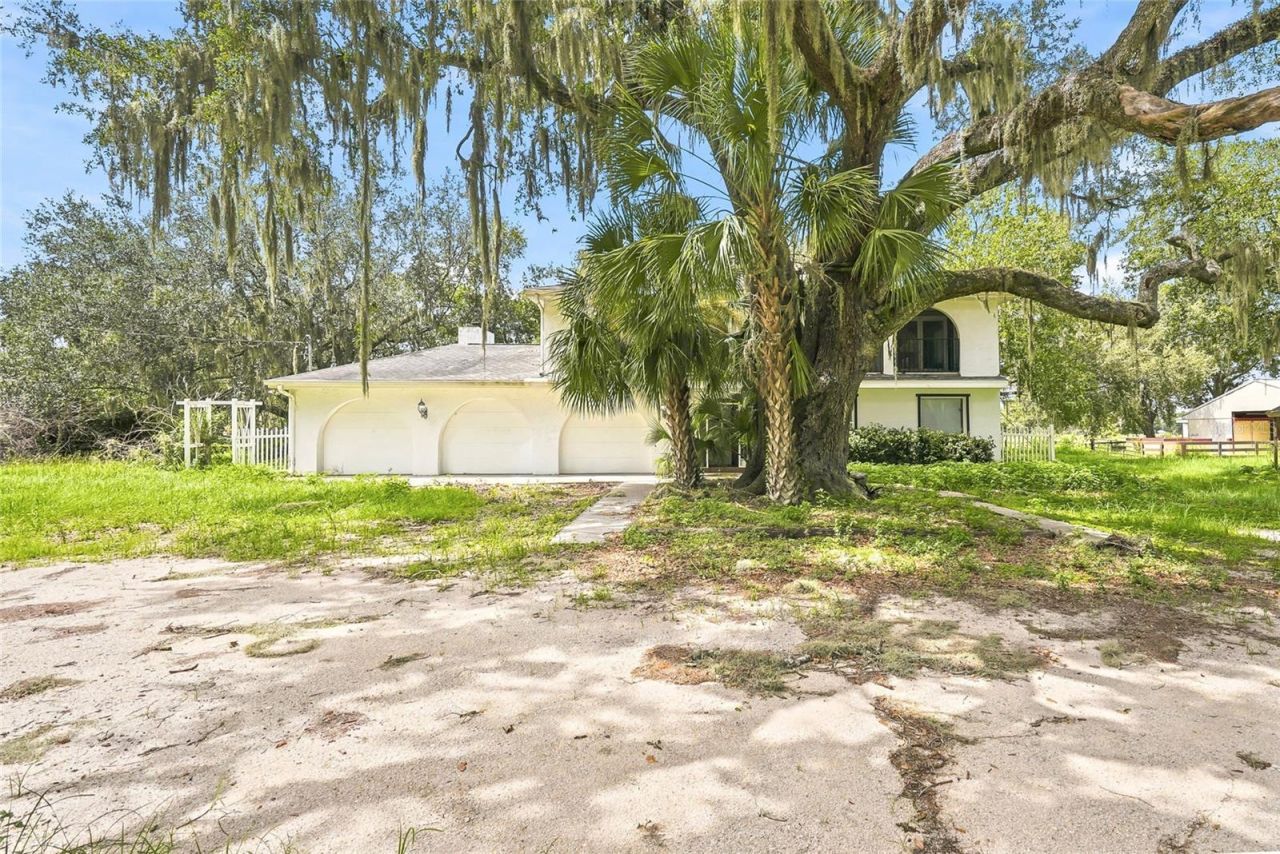 8731 Lithia Pinecrest Road, Lithia, FL 33547 Photo