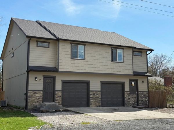 417/419 W Ivanhoe Rd, Spokane, WA 99218