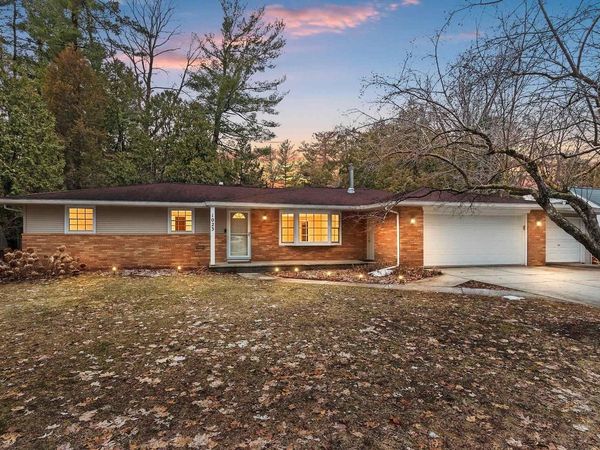 1023 LAVERNE DRIVE, Green Bay, WI 54311