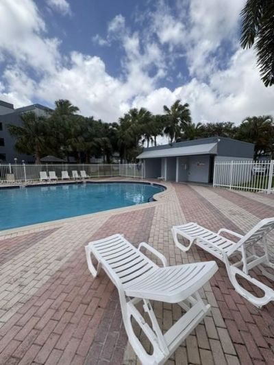 9351 Fontainebleau Blvd , Unit B105, Miami, FL 33172 Photo