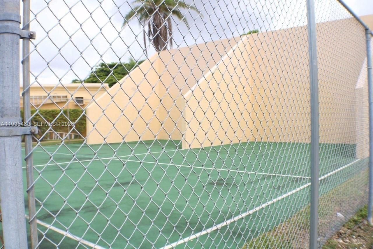 9351 Fontainebleau Blvd , Unit B105, Miami, FL 33172 Photo