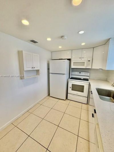 9351 Fontainebleau Blvd , Unit B105, Miami, FL 33172 Photo