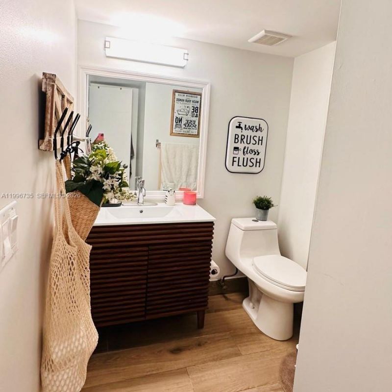 223 Lakeview Dr , Unit 204, Weston, FL 33326 Photo