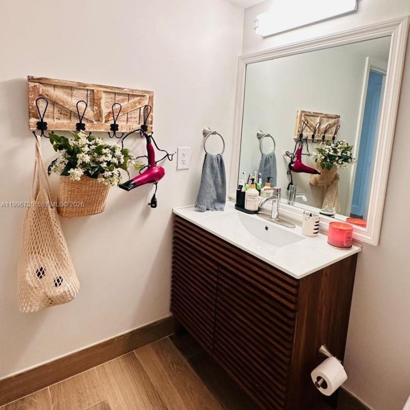 223 Lakeview Dr , Unit 204, Weston, FL 33326 Photo