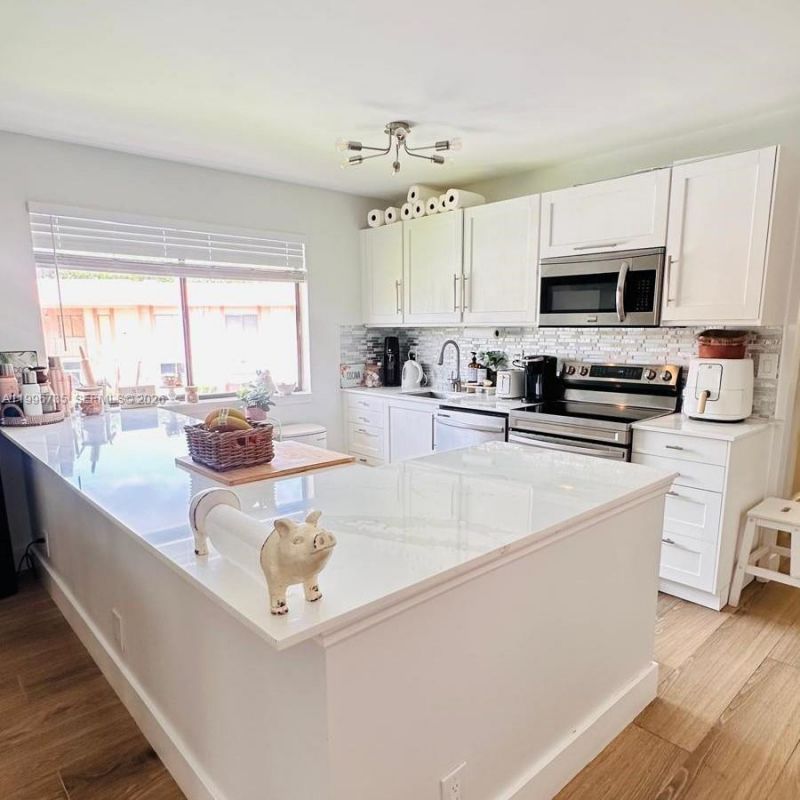 223 Lakeview Dr , Unit 204, Weston, FL 33326 Photo