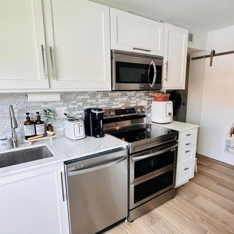 223 Lakeview Dr , Unit 204, Weston, FL 33326 Photo