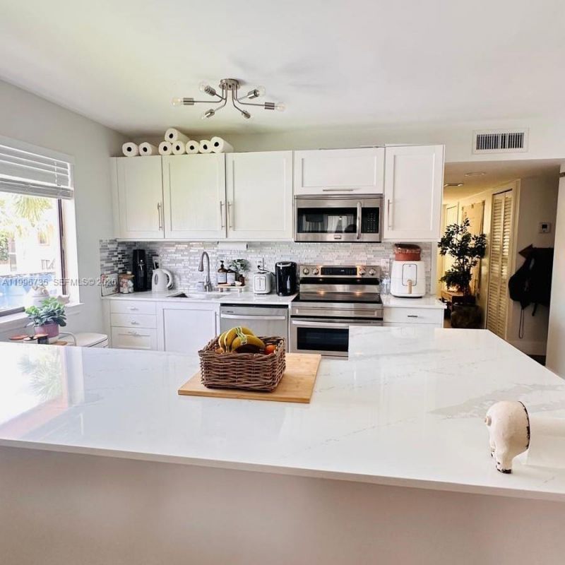 223 Lakeview Dr , Unit 204, Weston, FL 33326 Photo