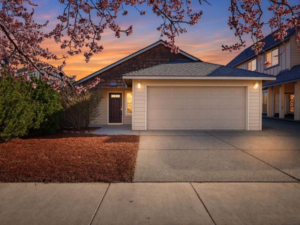 2879 NE Jackdaw Drive, Bend, OR 97701